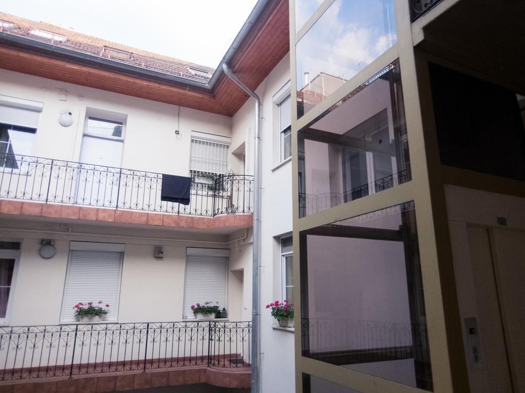 Goldcentral Apartment Grand Boulevard Budapest Esterno foto